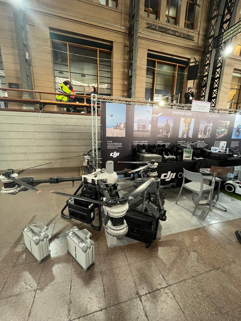 Dron DJI exhibido en Smart City Expo Santiago 2026