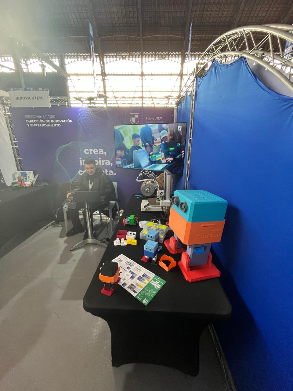 Stand Innova UTEM - Dirección de Innovación y Emprendimiento