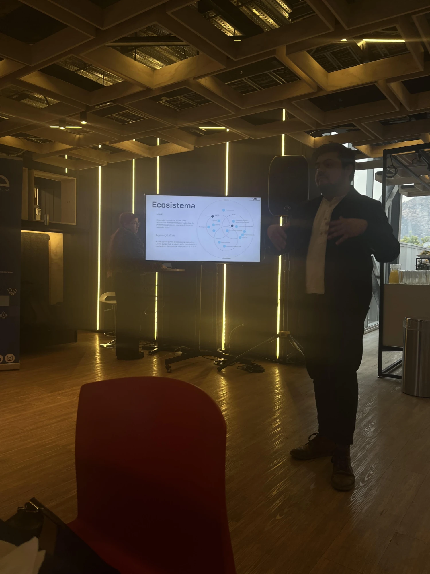 Presentación sobre ecosistema de innovación en iCubo UDD